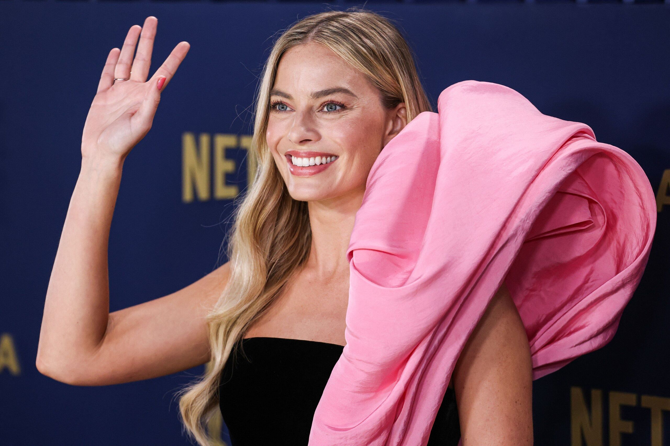 Margot Robbie körömszíne lehet a tavasz slágere − Barbie cipői ihlették