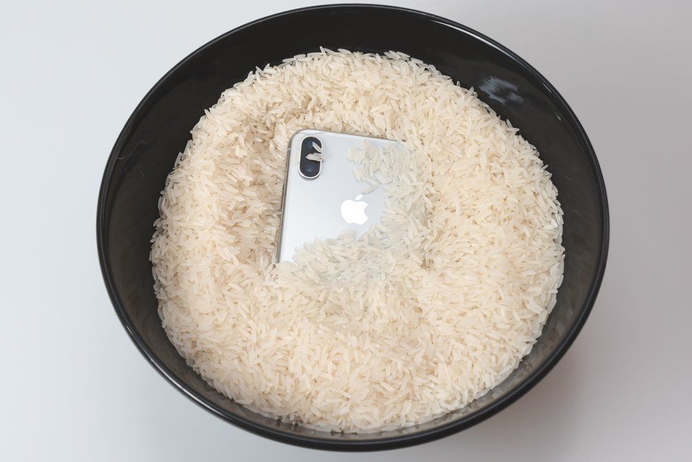 Mégsem olyan jó ötlet a beázott iPhone-t rizsbe tenni
