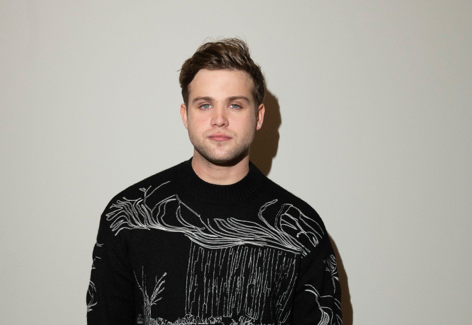 Ő Leo Woodall gyönyörű szerelme − íme kapcsolatuk teljes idővonala