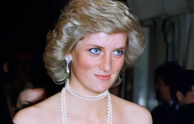 Még ma is megvásárolható a Diana által híressé vált pulóver