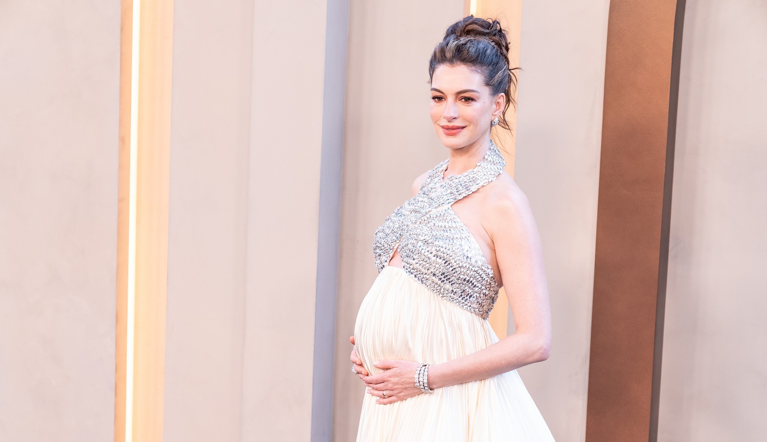 Anne Hathaway új kedvenc körömszíne tökéletes választás nyárra