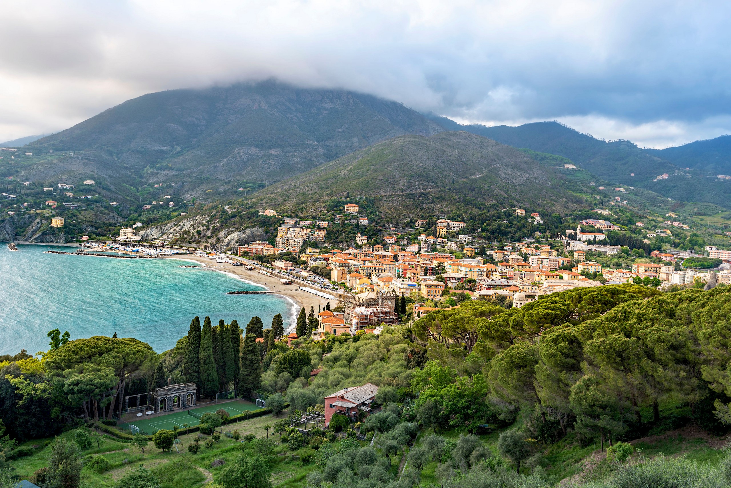 Ez az olasz tengeraparti város olyan, mint a Cinque Terre – csak tömeg nélkül