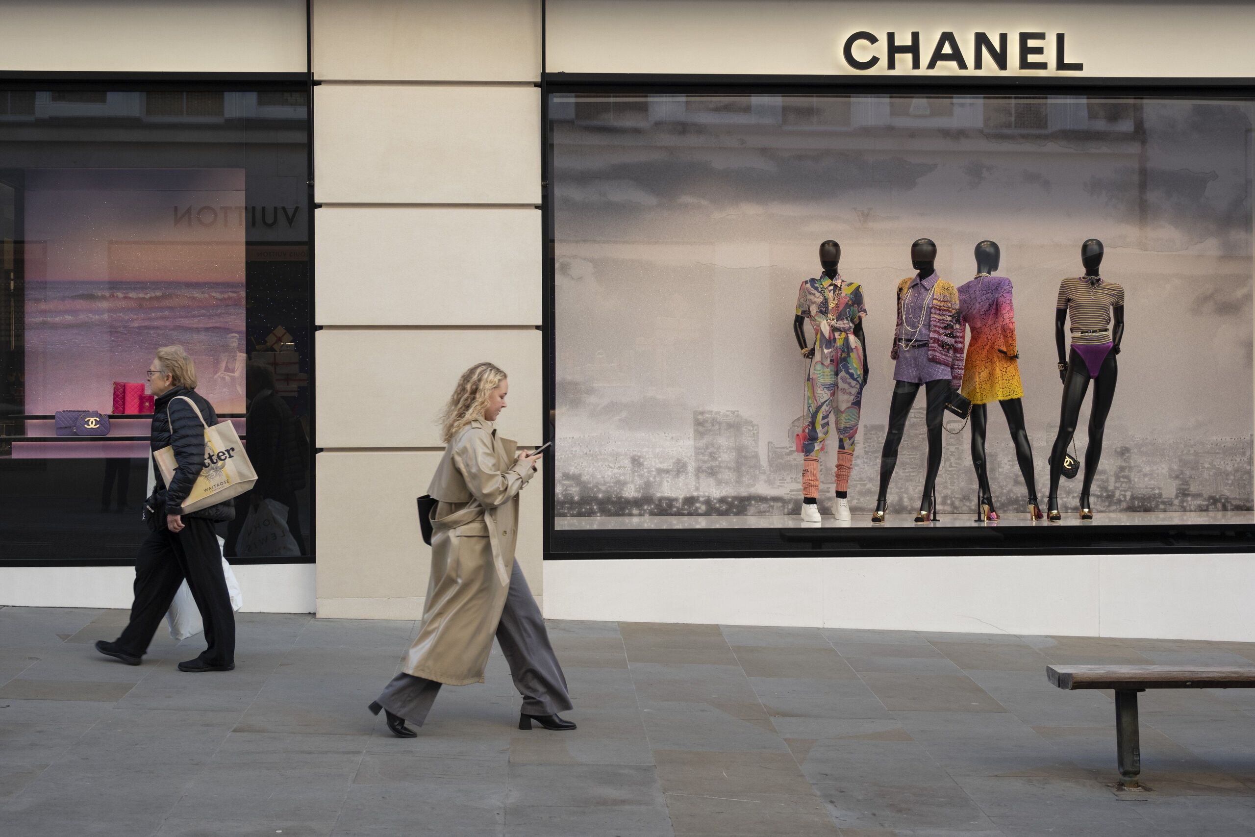 Te vennél Chanelt egy halott szélhámosnőtől? − elárverezik Melissa Caddick ruhatárát