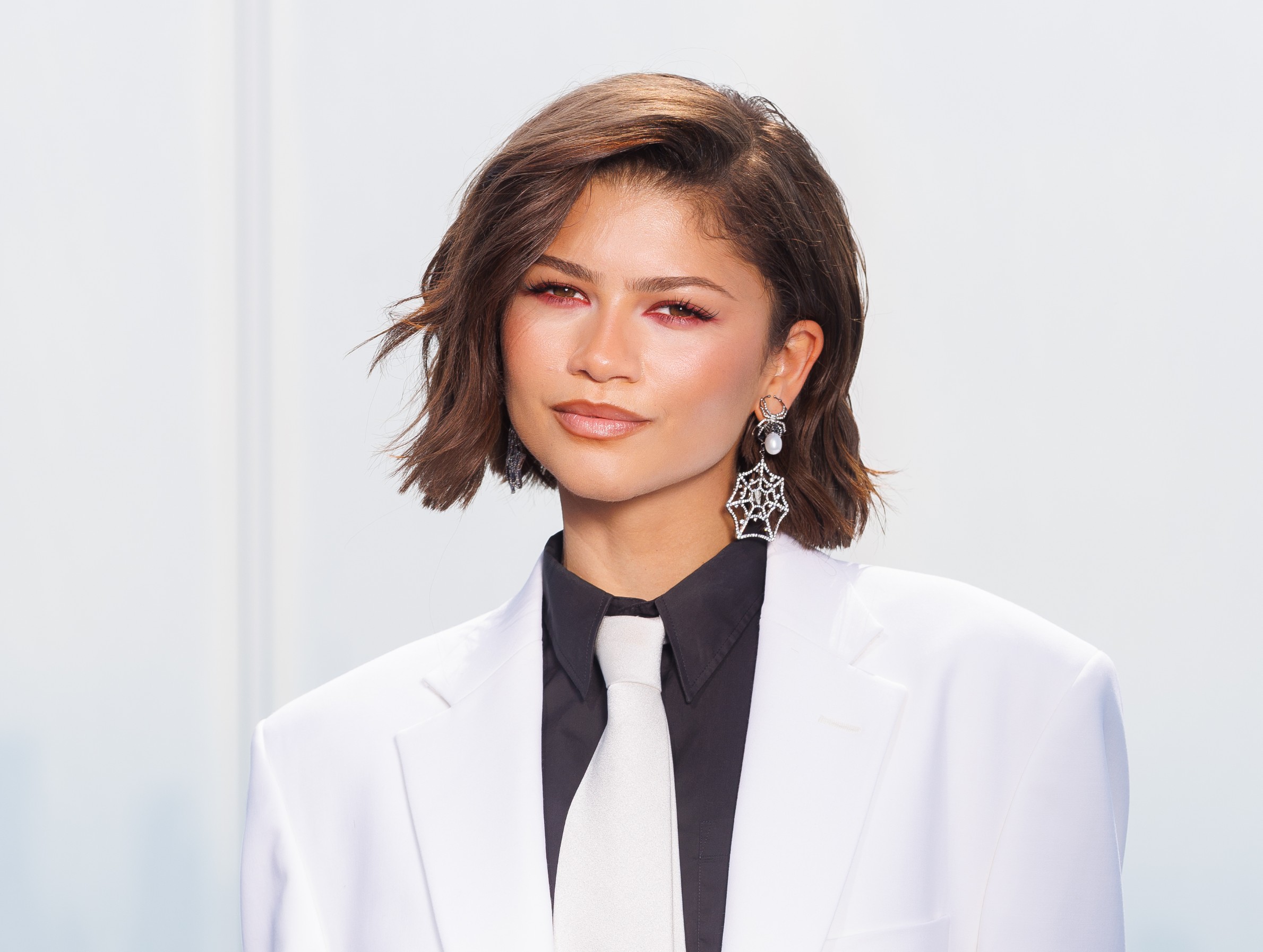 Zendaya Sharon Stone stílusát koppintja? Ugyanabban a merész szettben jelent meg