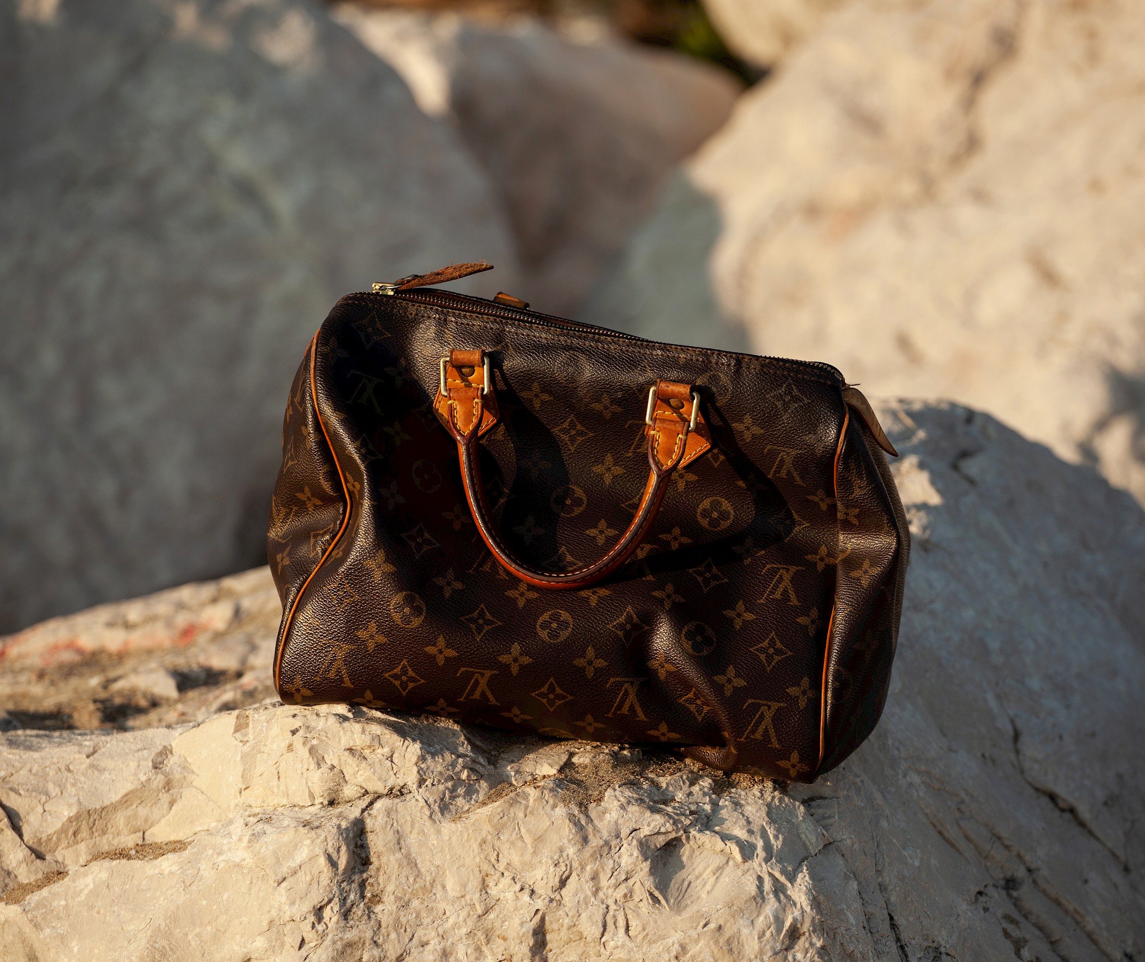 Pénzzel teli Louis Vuitton táskát talált két turista Horvátországban – még aznap letartóztatták őket