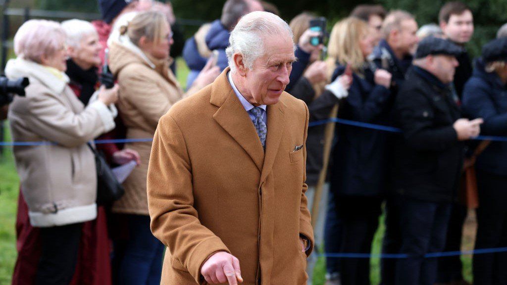 Új hírek a palotából – Károly király is üzent