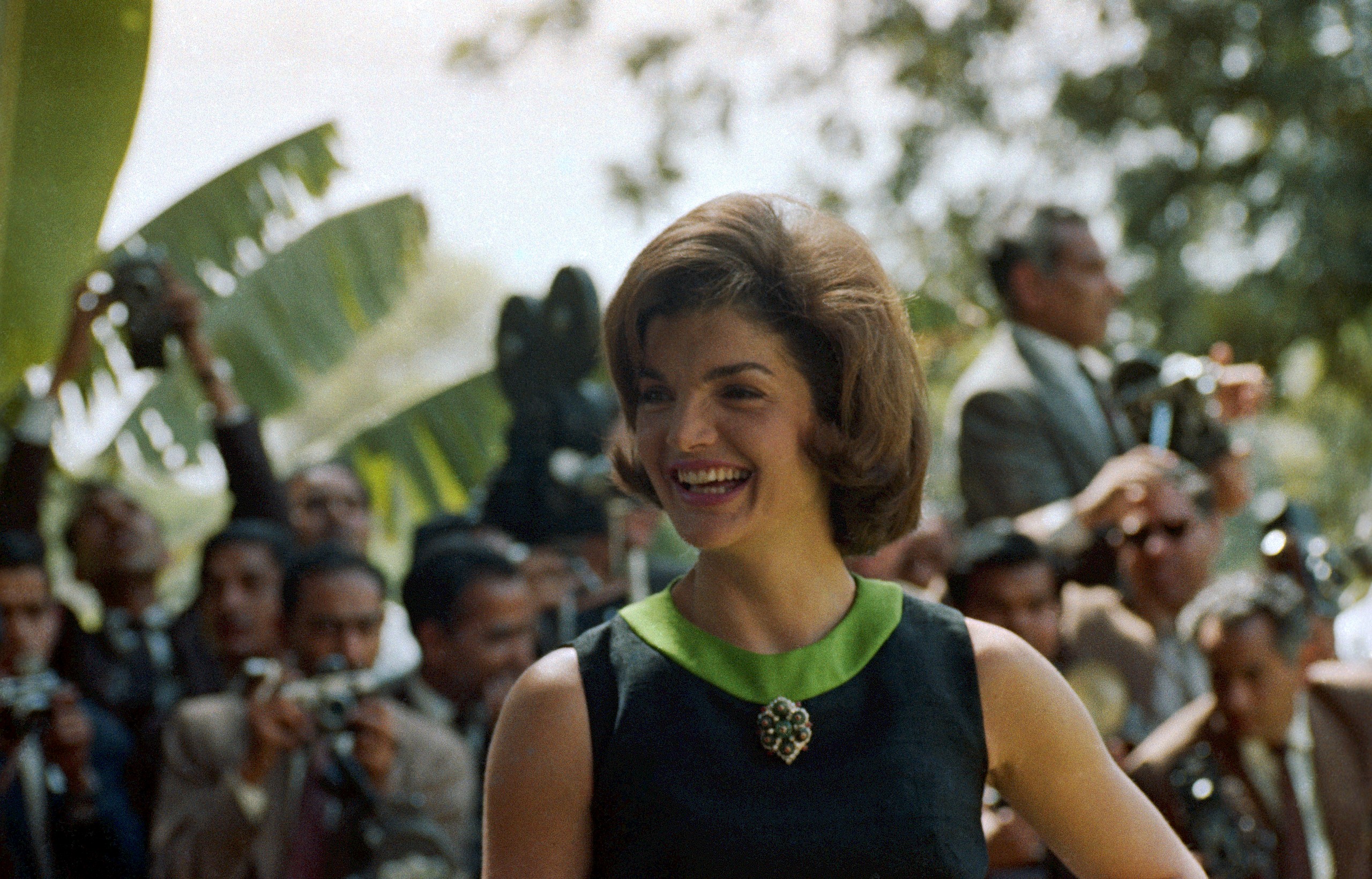 Visszatért Jackie Kennedy ikonikus frizurája – ez lesz az ősz legnagyobb hajtrendje