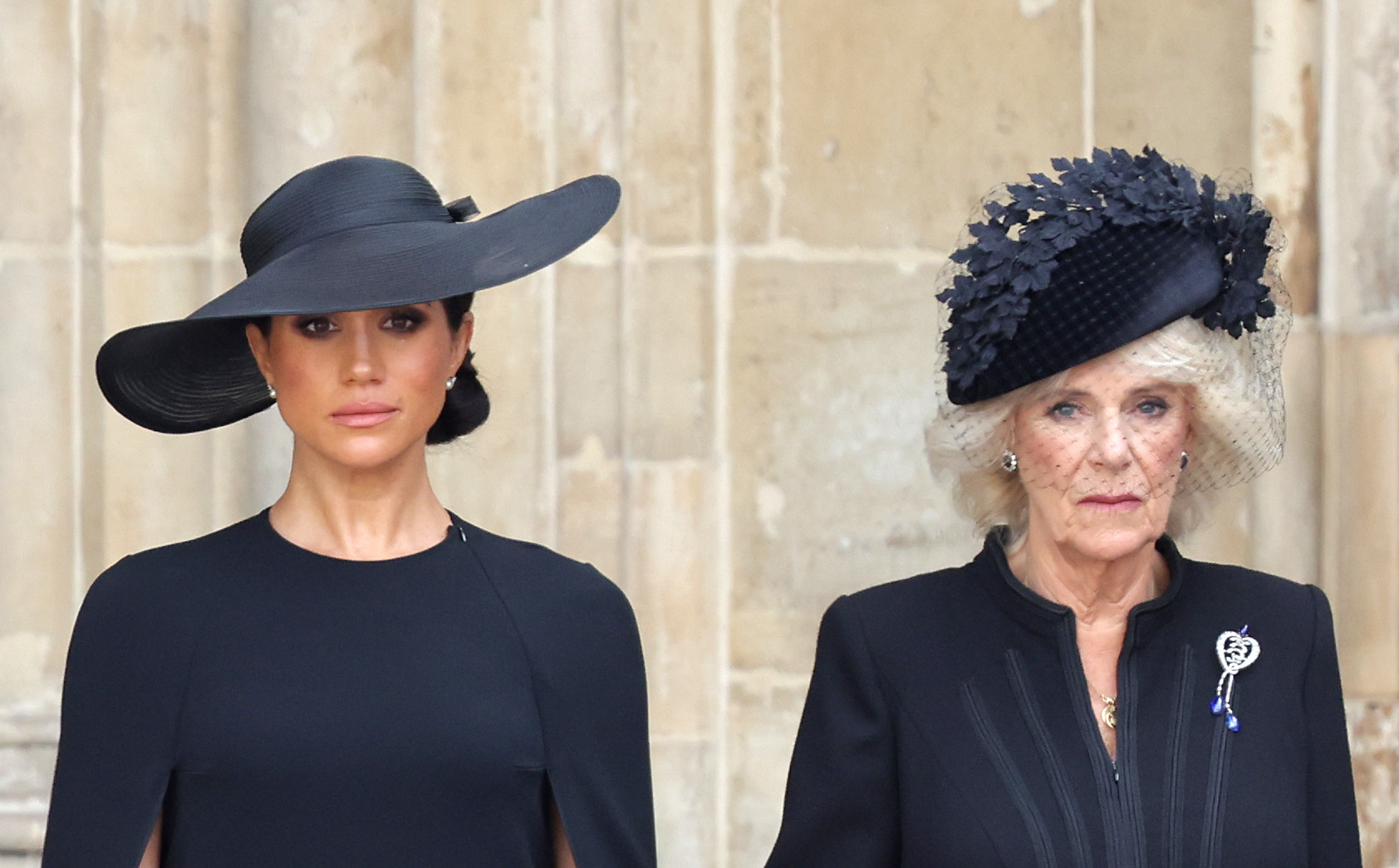 Kamilla királyné olyan tanácsot adott Meghan Markle-nek, amitől Harry is kiakadt