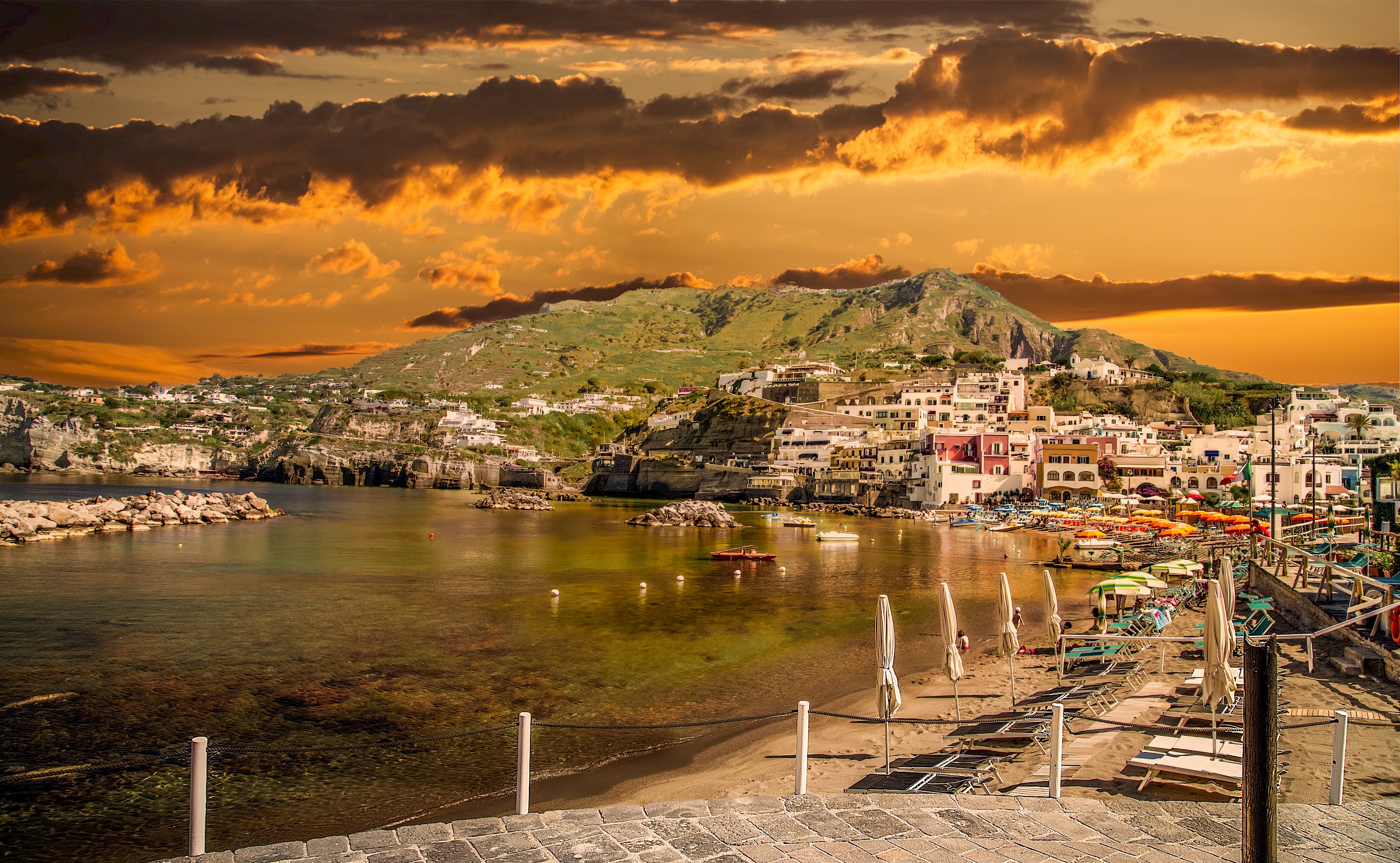 Az olaszok féltve őrzött titka: ez a mesés sziget olcsóbb, mint az Amalfi-part