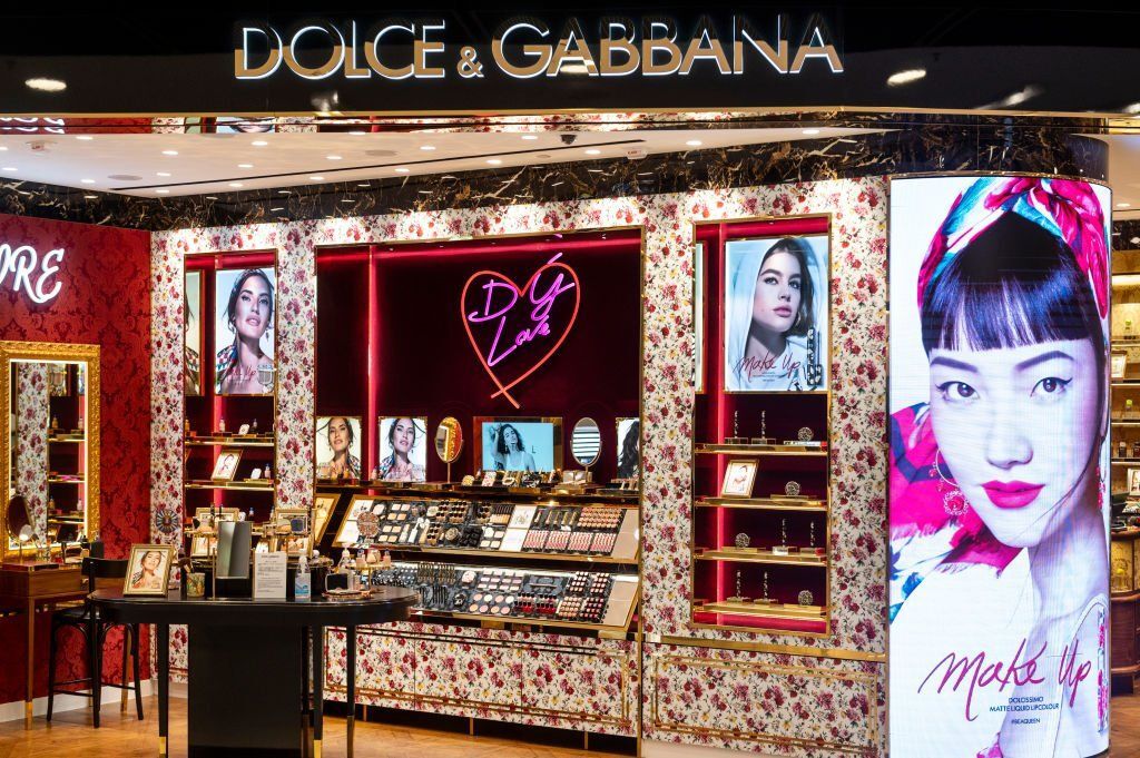 A Dolce & Gabbana szépségrészleget nyit boltjaiban