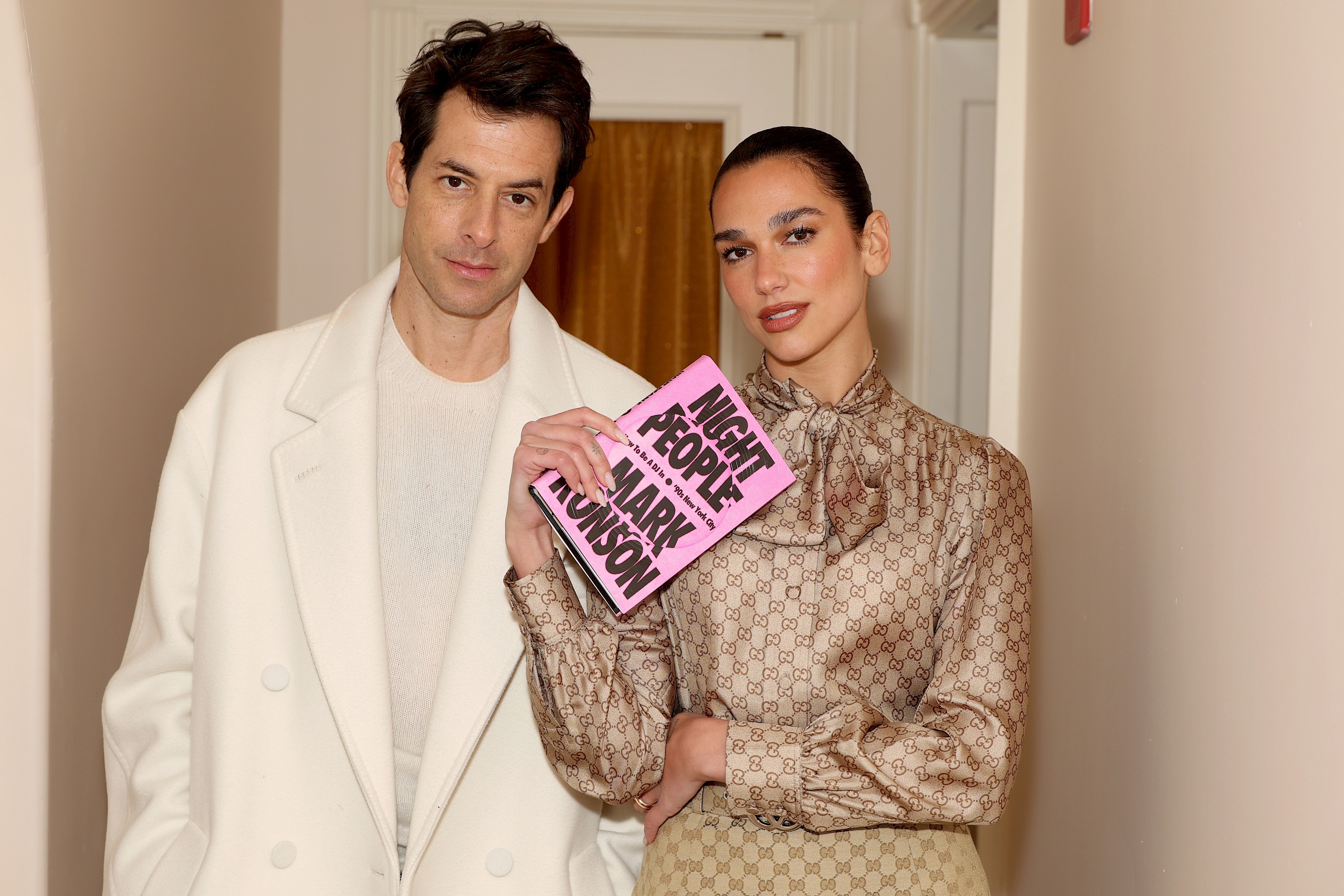 Dua Lipa 7 kedvenc könyve, amit neked is érdemes elolvasnod