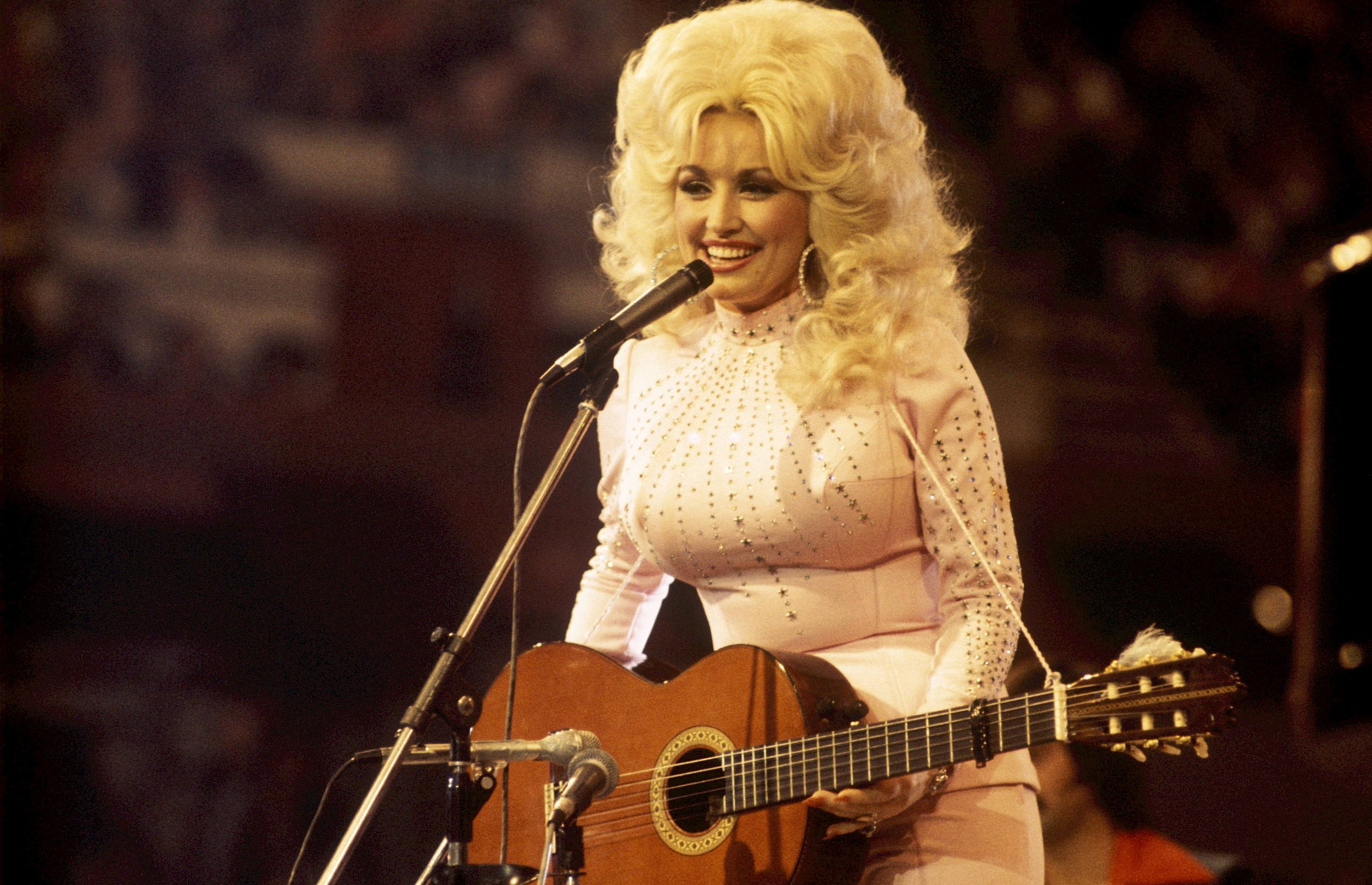 Kiderült, mi okozta Dolly Parton halálát – 80 évesen hunyt el a country legendája