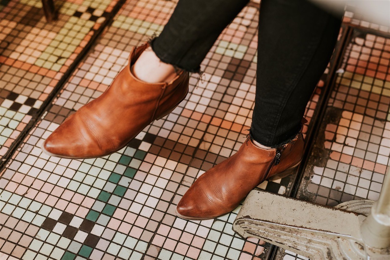 Miért a barna bokacsizma a legjobb választás a hétköznapi eleganciához?