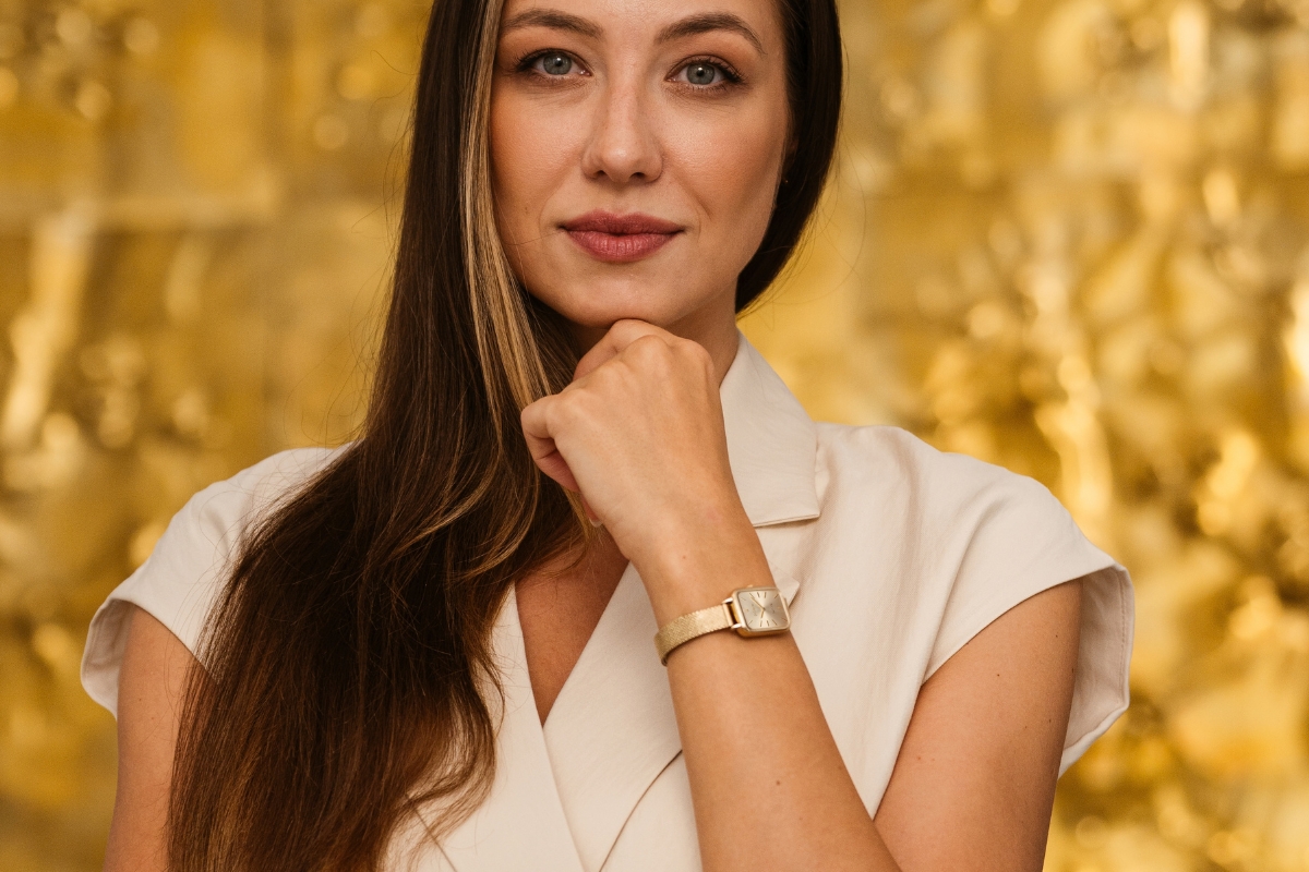Női karóra ruhához – milyen modellt válassz elegáns alkalmakra?