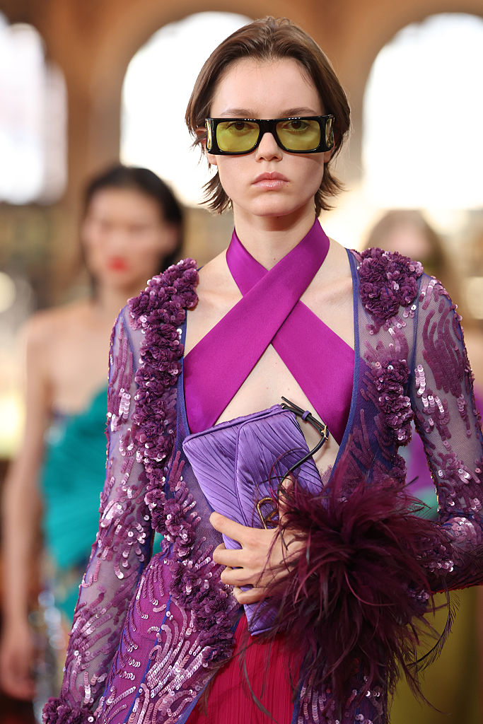 Felejtsd el a feketét: ezek a gyümölcsös árnyalatok hódítanak most a divatban