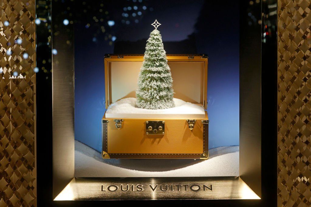 Elképesztően fest a Louis Vuitton által megálmodott karácsonyfa