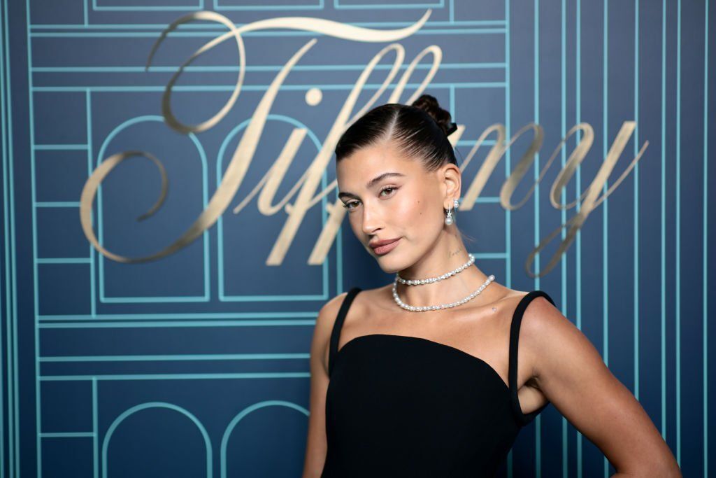 Hailey Bieber kedvenc frizurája hajhullást okozhat − így kerülheted el