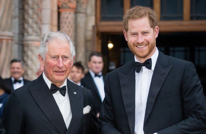 Harry és Károly „béketárgyaláson” vehetnek részt nemsokára, de Meghan nem lesz jelen