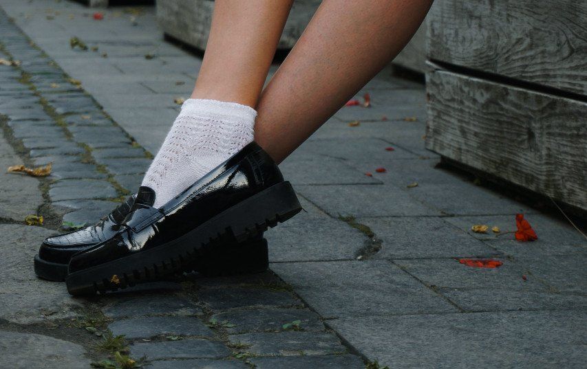 Selena Gomez és Hailey Bieber is odavan ezért a cipőtrendért