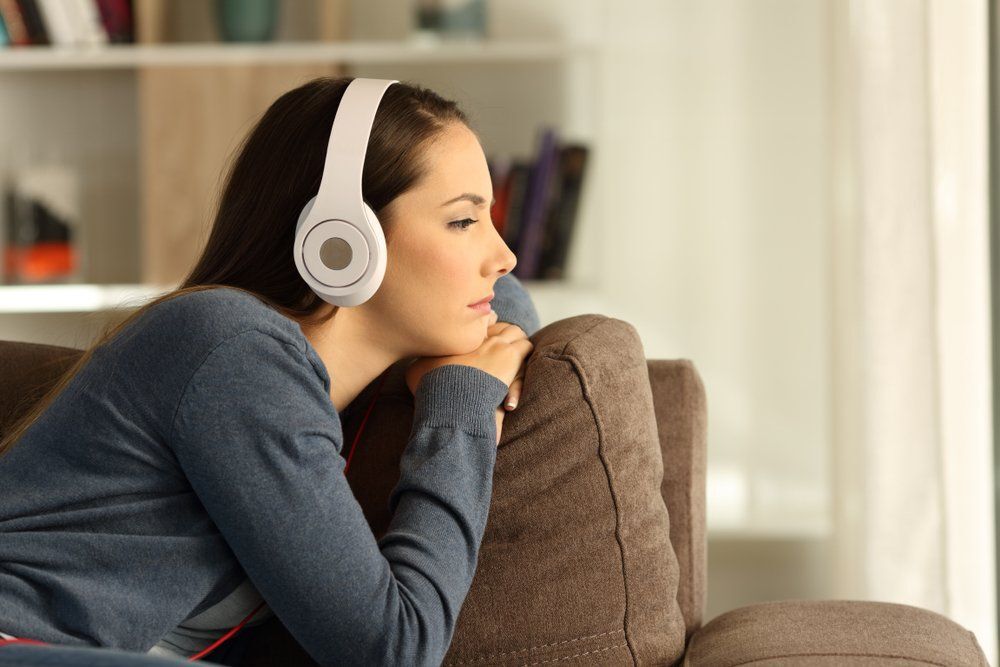 Imádsz szomorú zenéket hallgatni? A tudomány szerint így hat rád