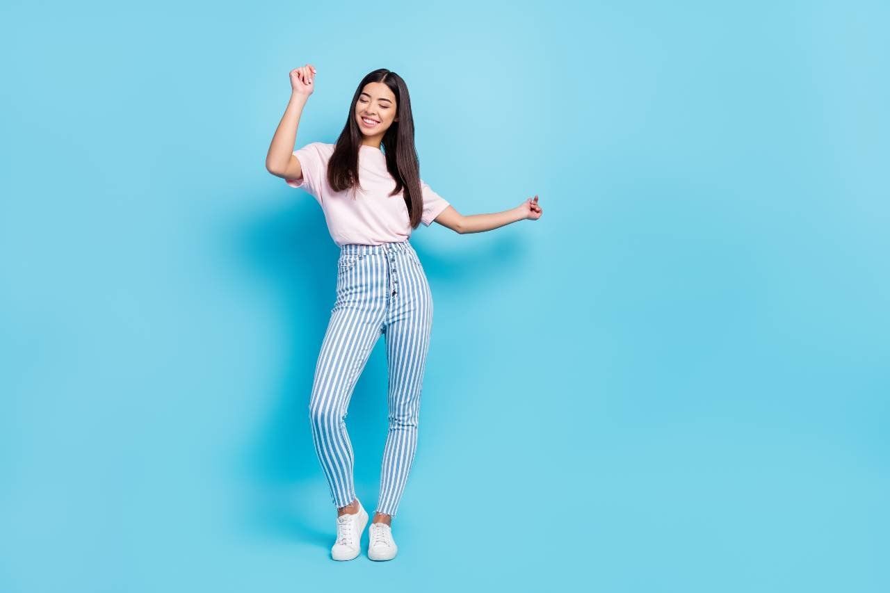 A divattrend, amiért odavannak a TikTokon – minden, amit a sandwichingről tudni érdemes