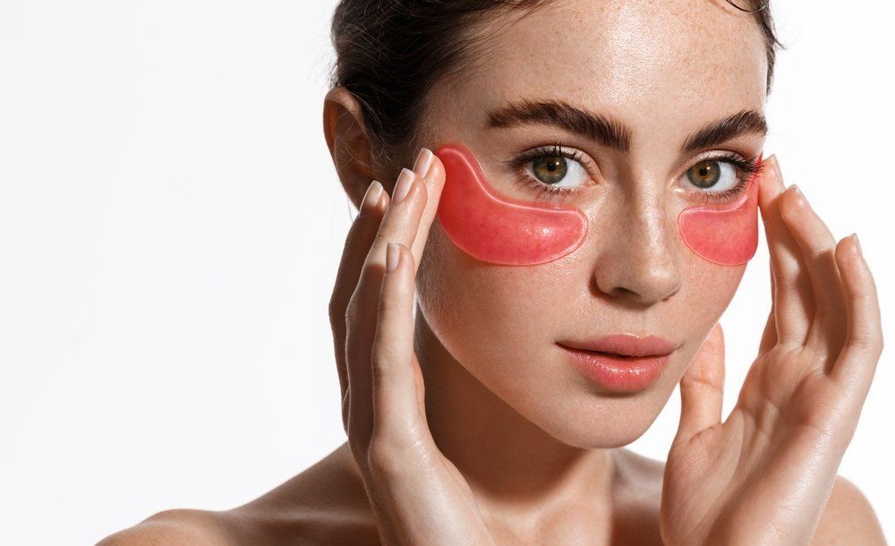 Így javítsd a szemed alatti részek kinézetét